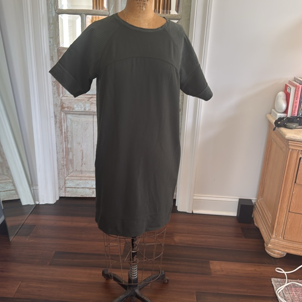 Vince Forest Green dress with zipper back in pockets size small